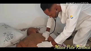 Médico tarado fudeu o paciente e deu uma leitada como medicação. Completo no Red